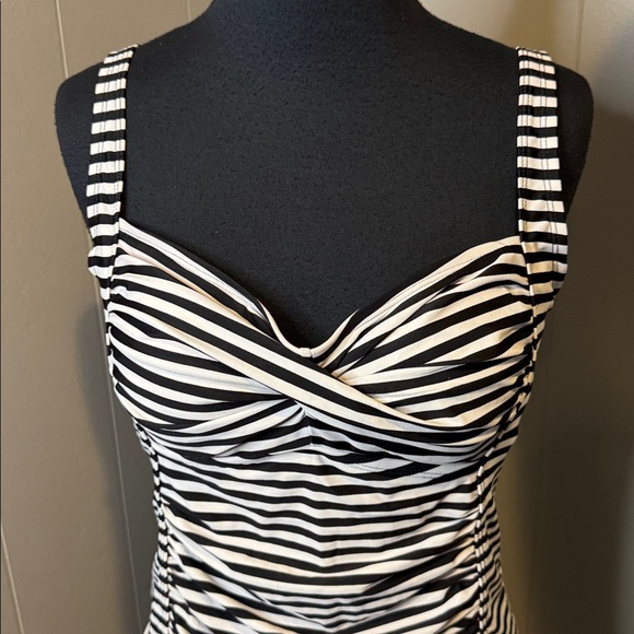 B14 Merona stripe twisted bodice ruched long tankini swimsuit top. Large - Picture 3 of 7